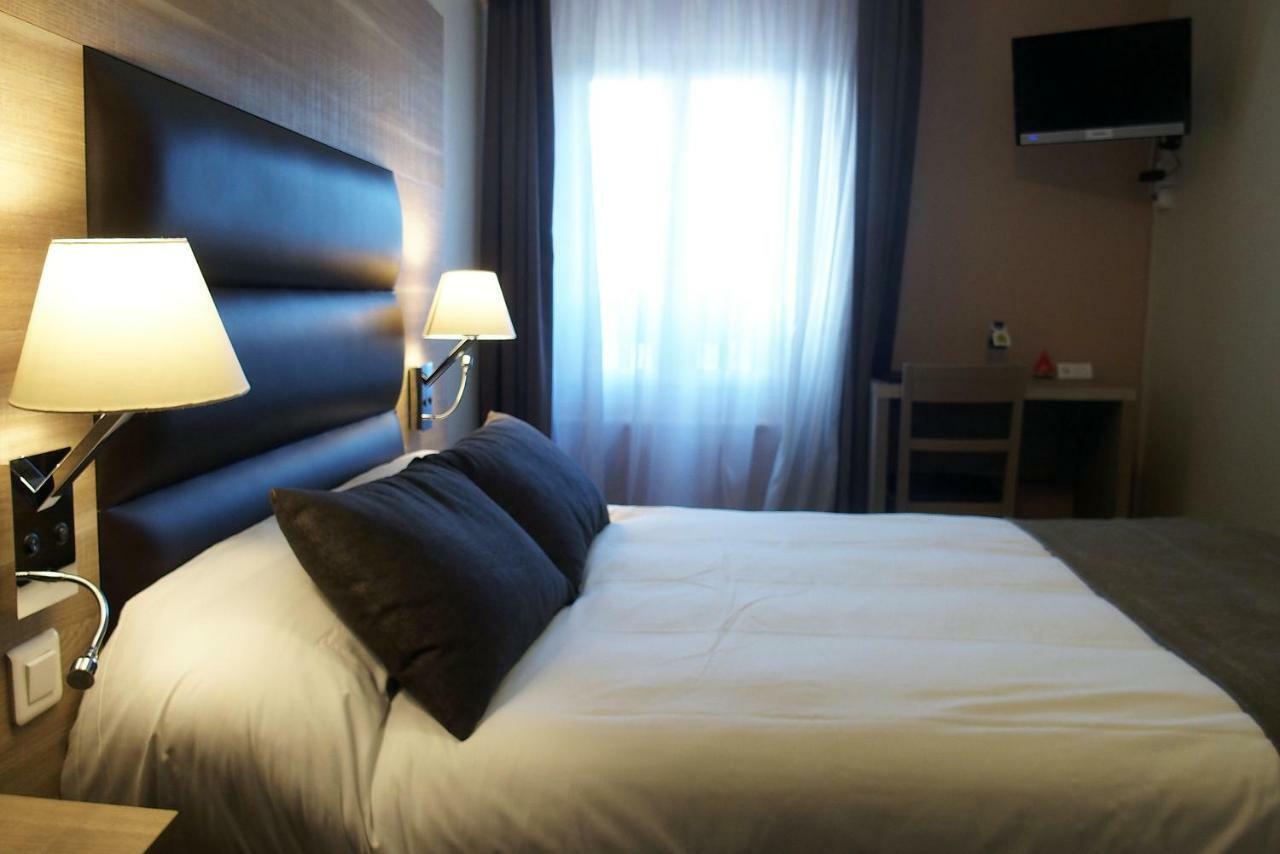 Logis Hotel - Auberge De L'Helix Rosoy  Exteriör bild